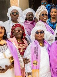 Femmes élues du CCFED posant en groupe avec leurs écharpes officielles